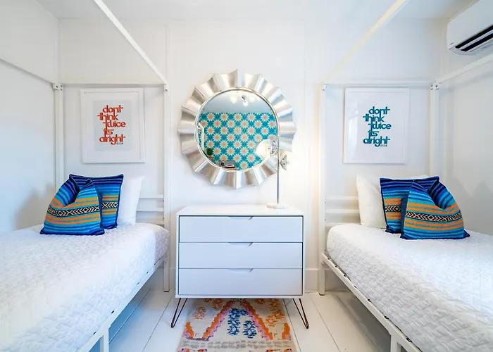 Twin Gables Of Woodstock Hotel